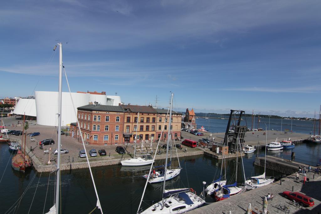 Hochwertige Apartments Im Stralsunder Hafen Exterior foto