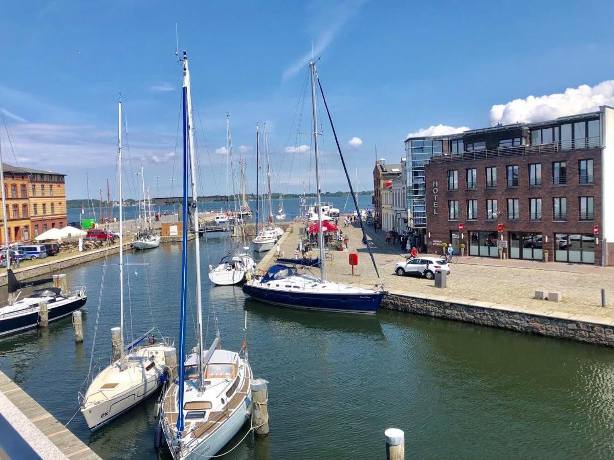 Hochwertige Apartments Im Stralsunder Hafen Exterior foto